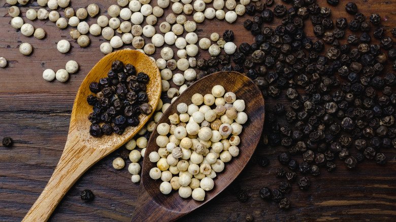 Black Pepper & White Pepper